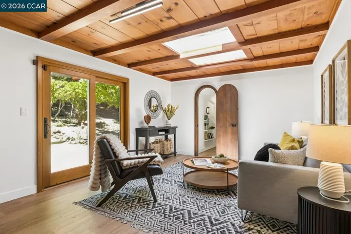 19 Valley Dr, Orinda, California 94563