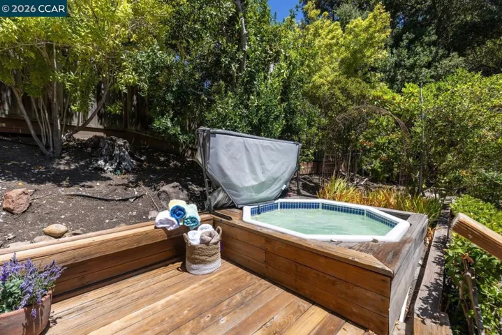 19 Valley Dr, Orinda, California 94563