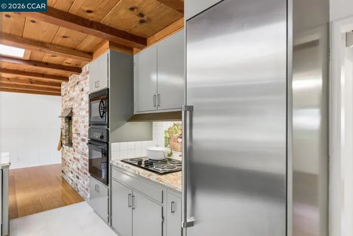 19 Valley Dr, Orinda, California 94563