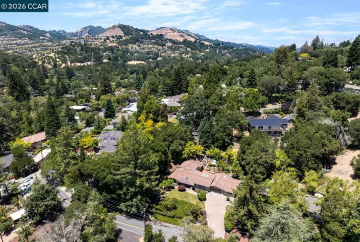 19 Valley Dr, Orinda, California 94563