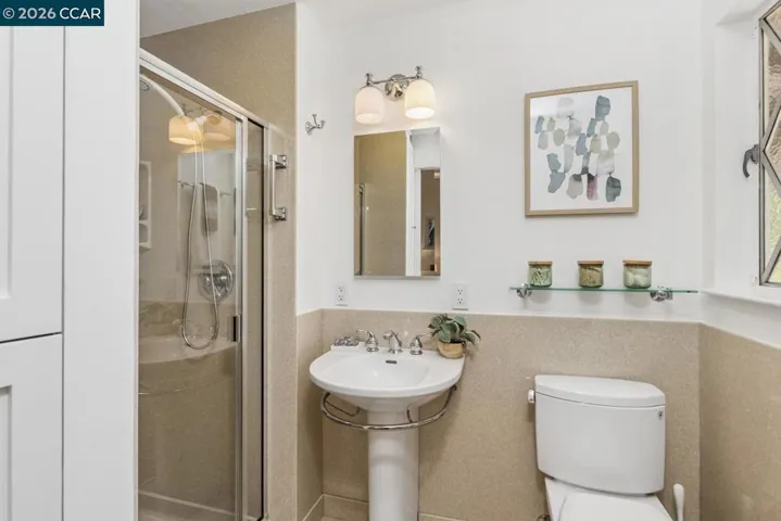 19 Valley Dr, Orinda, California 94563