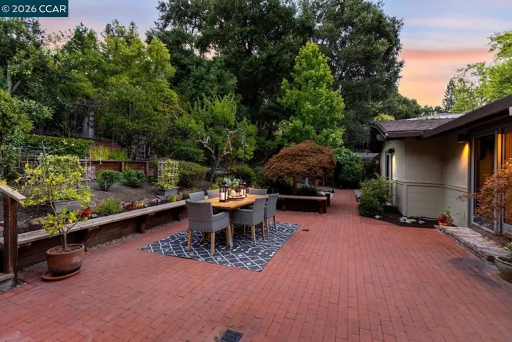 19 Valley Dr, Orinda, California 94563