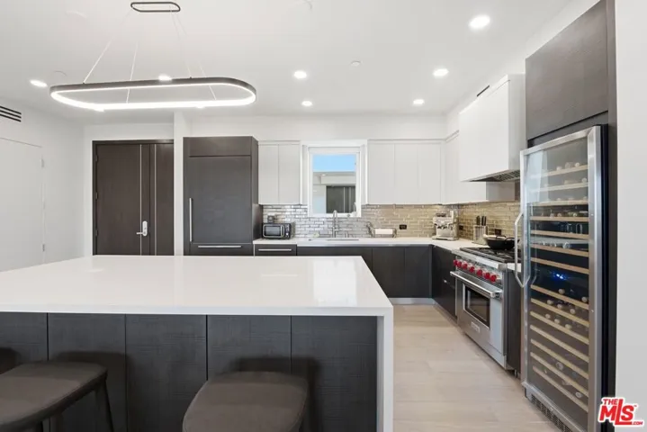 505 S Barrington Avenue 406, Los Angeles, California 90049
