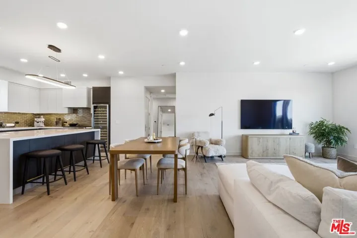 505 S Barrington Avenue 406, Los Angeles, California 90049