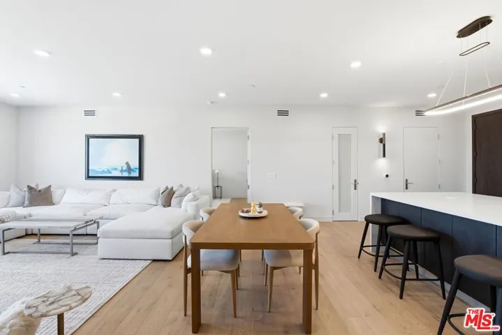 505 S Barrington Avenue 406, Los Angeles, California 90049