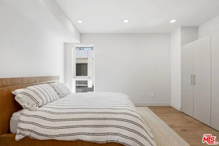 505 S Barrington Avenue 406, Los Angeles, California 90049