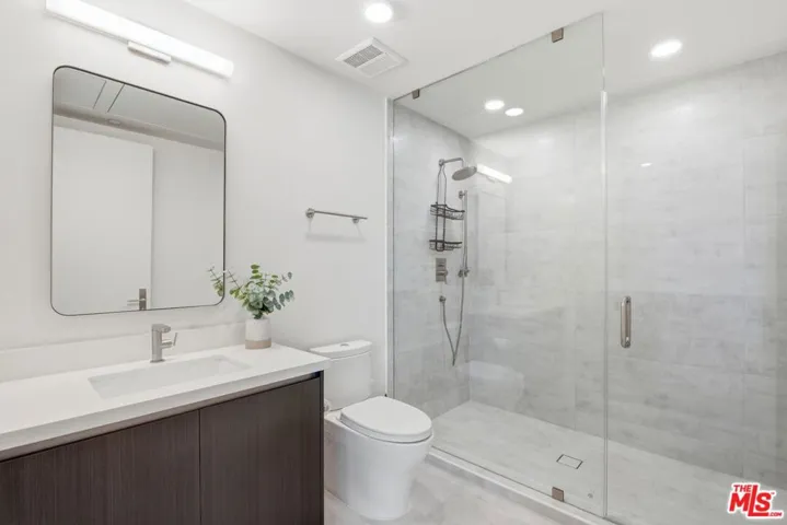505 S Barrington Avenue 406, Los Angeles, California 90049