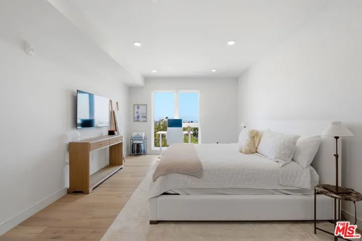 505 S Barrington Avenue 406, Los Angeles, California 90049