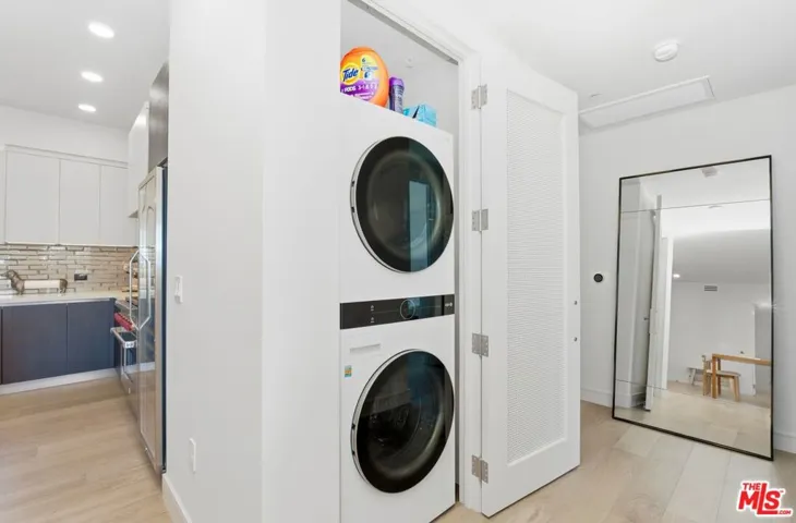 505 S Barrington Avenue 406, Los Angeles, California 90049