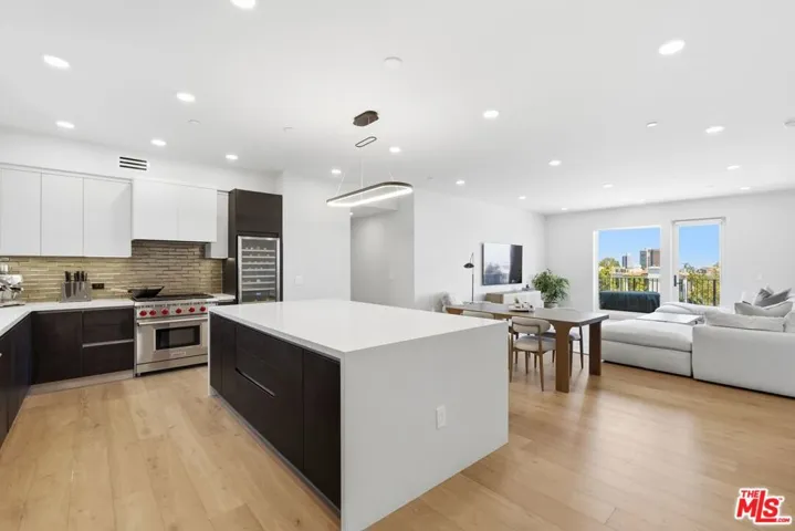 505 S Barrington Avenue 406, Los Angeles, California 90049