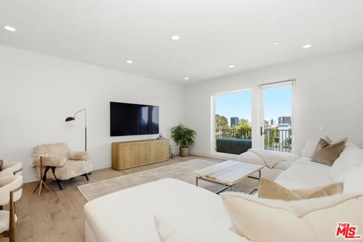 505 S Barrington Avenue 406, Los Angeles, California 90049
