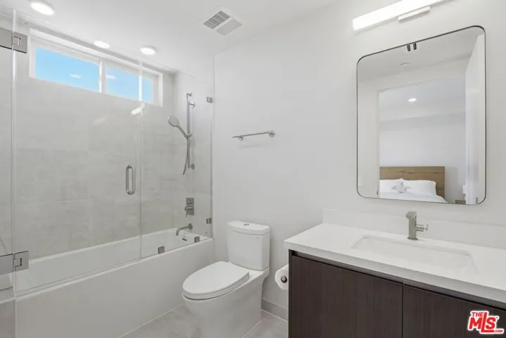 505 S Barrington Avenue 406, Los Angeles, California 90049