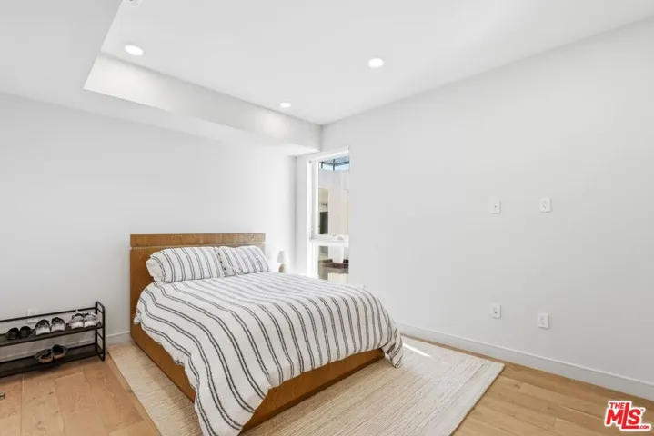 505 S Barrington Avenue 406, Los Angeles, California 90049