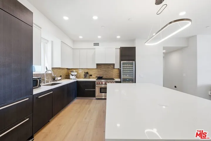 505 S Barrington Avenue 406, Los Angeles, California 90049