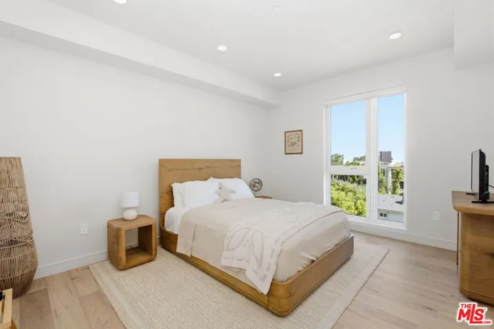 505 S Barrington Avenue 406, Los Angeles, California 90049