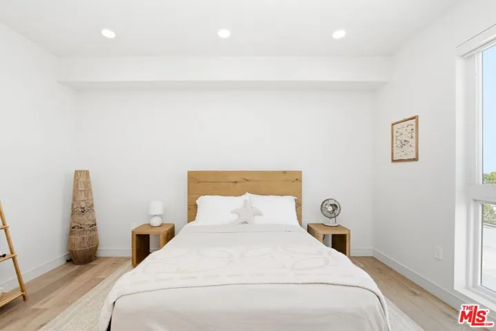 505 S Barrington Avenue 406, Los Angeles, California 90049