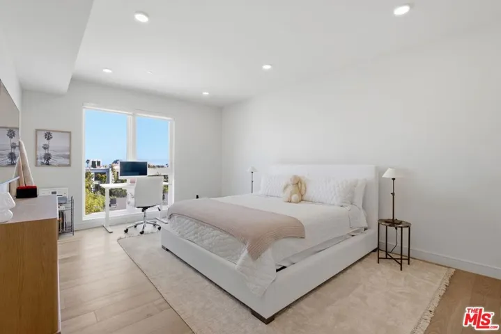 505 S Barrington Avenue 406, Los Angeles, California 90049