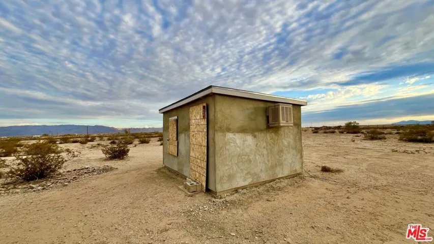 660 High Noon Road, Twentynine Palms, California 92277