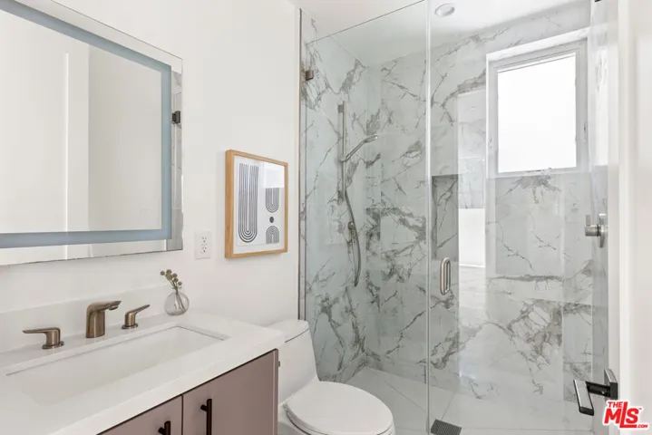 732 Indiana Avenue, Venice, California 90291