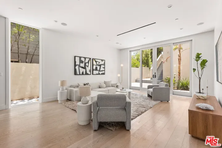 732 Indiana Avenue, Venice, California 90291