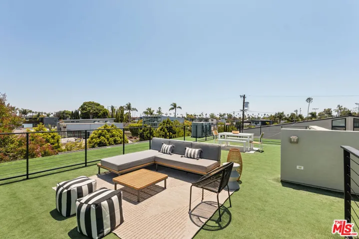 732 Indiana Avenue, Venice, California 90291