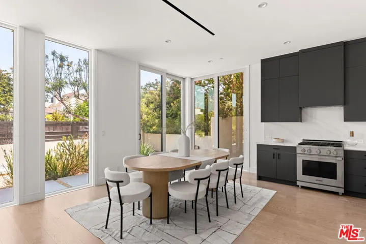 732 Indiana Avenue, Venice, California 90291