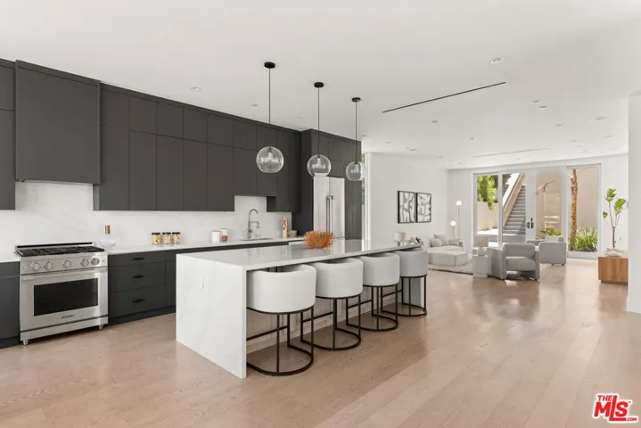 732 Indiana Avenue, Venice, California 90291