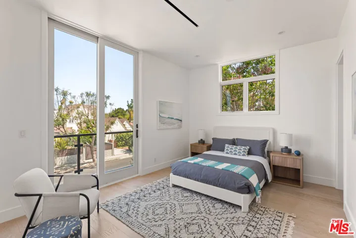 732 Indiana Avenue, Venice, California 90291
