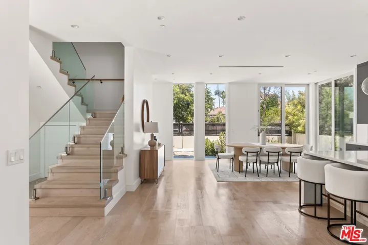 732 Indiana Avenue, Venice, California 90291