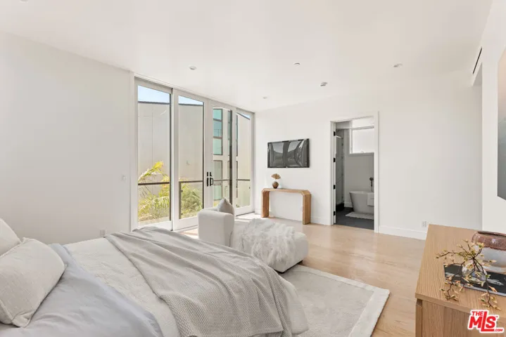 732 Indiana Avenue, Venice, California 90291