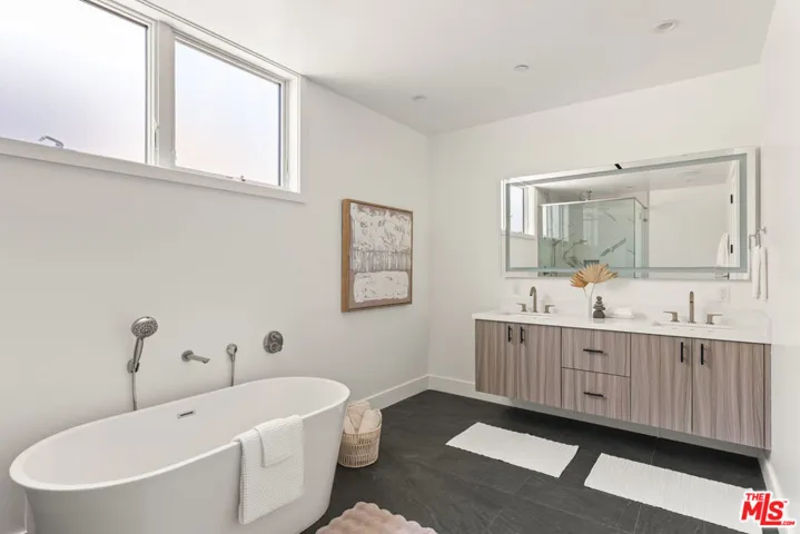 732 Indiana Avenue, Venice, California 90291