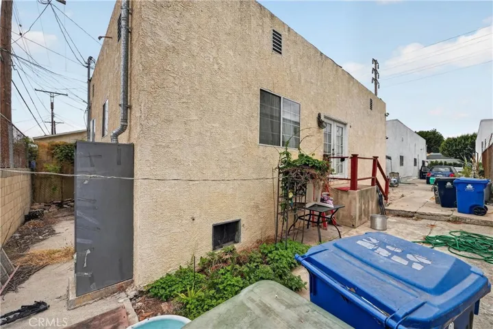 REAR OF 3 Bedroom & 1 Bath Unit
