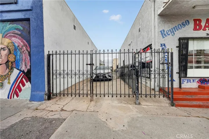 DRIVEWAY PARKING FOR REAR RESIDENCE