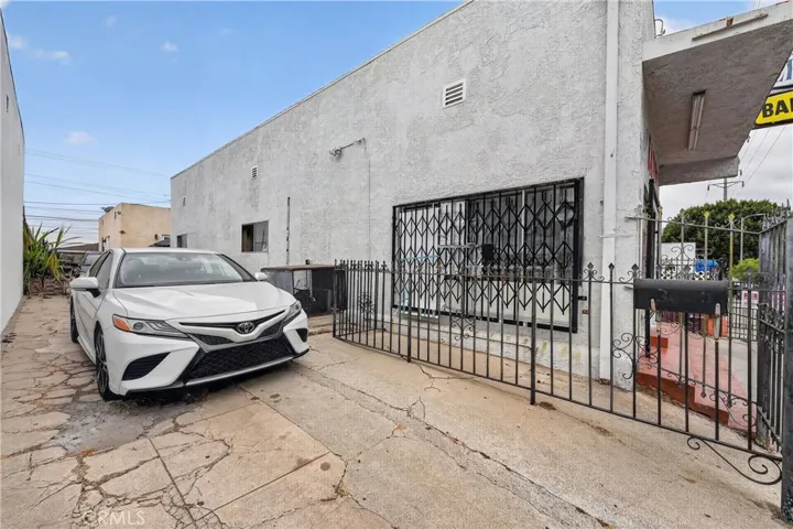 DRIVEWAY PARKING FOR REAR RESIDENCE