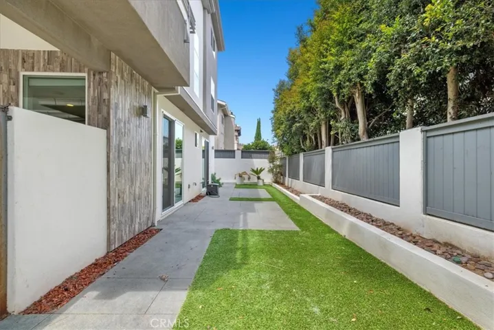 Great Private Yard Space
