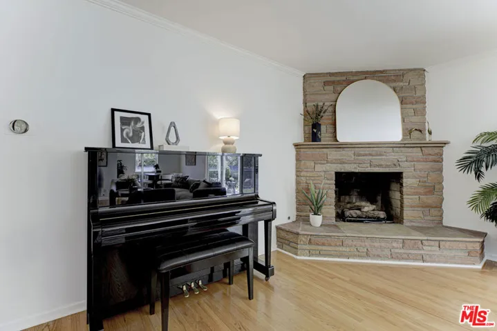 608 Solway Street, Glendale, California 91206