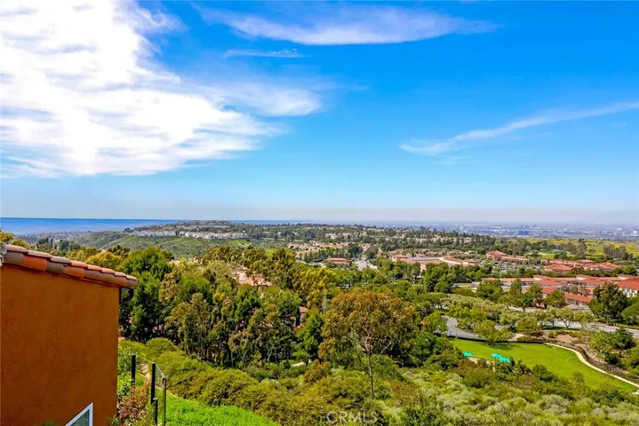 Panoramic views of the city to the ocean!