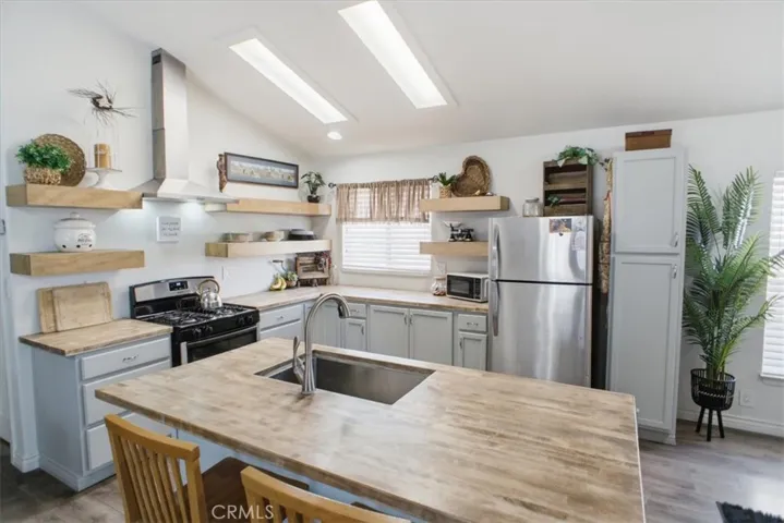 20147 Edgewater Drive, Canyon Country, California 91351
