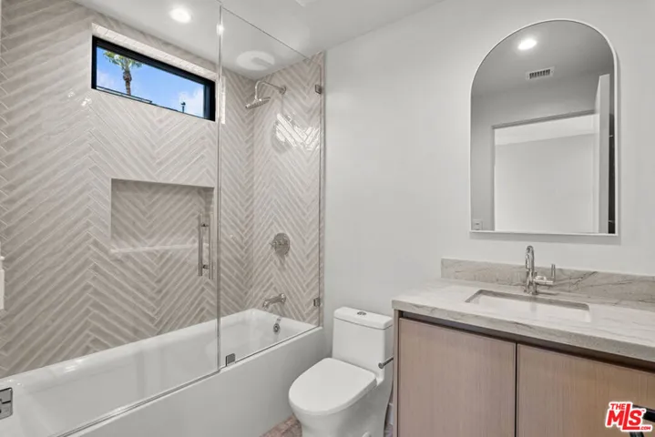 428 Arnaz Drive, Los Angeles, California 90048