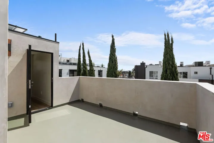 428 Arnaz Drive, Los Angeles, California 90048