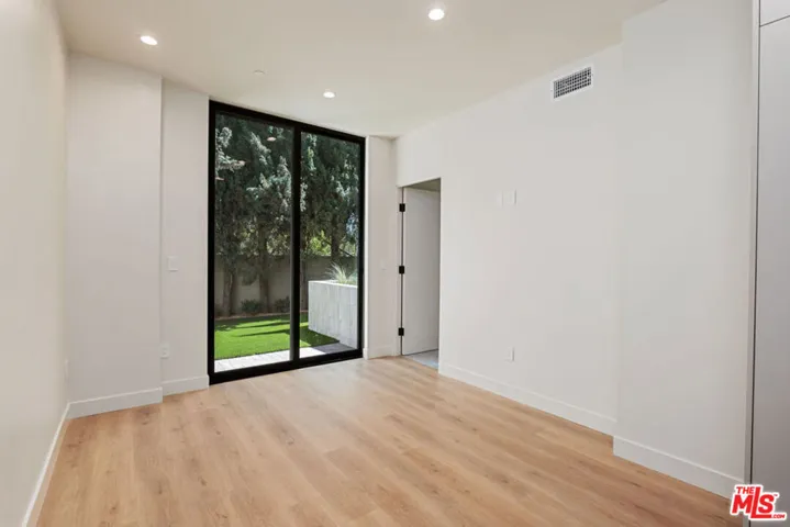 428 Arnaz Drive, Los Angeles, California 90048