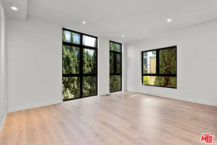 428 Arnaz Drive, Los Angeles, California 90048