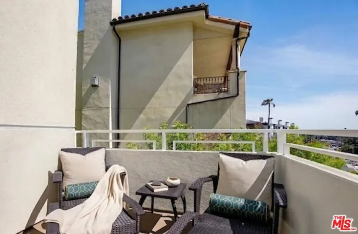 1430 S Beverly Glen Boulevard 303, Los Angeles, California 90024