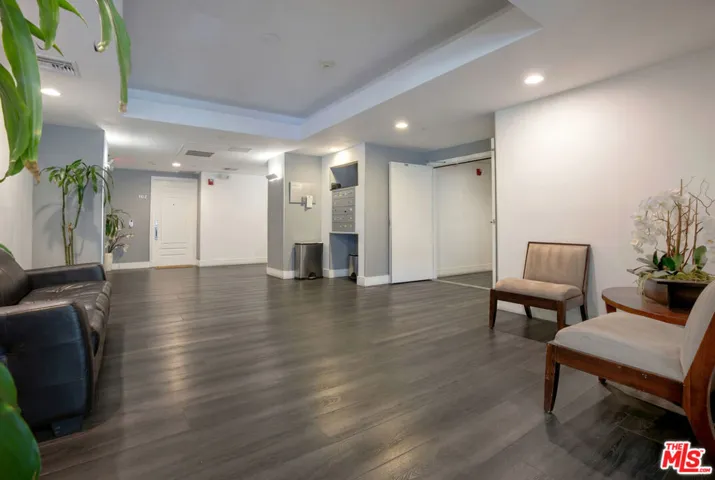 1430 S Beverly Glen Boulevard 303, Los Angeles, California 90024