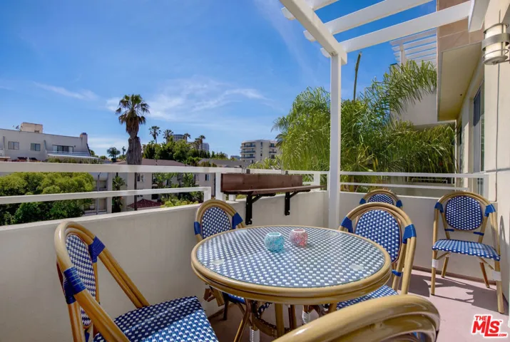 1430 S Beverly Glen Boulevard 303, Los Angeles, California 90024