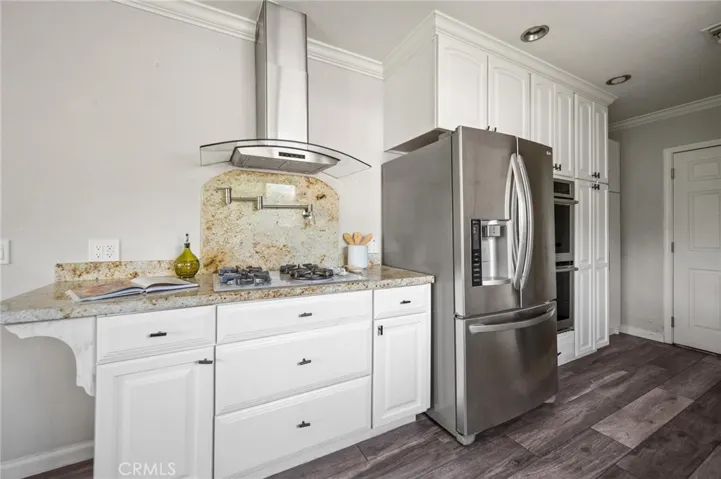 7027 Gloria Avenue, Lake Balboa, California 91406