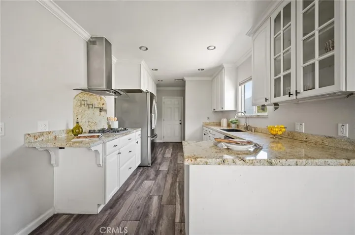 7027 Gloria Avenue, Lake Balboa, California 91406