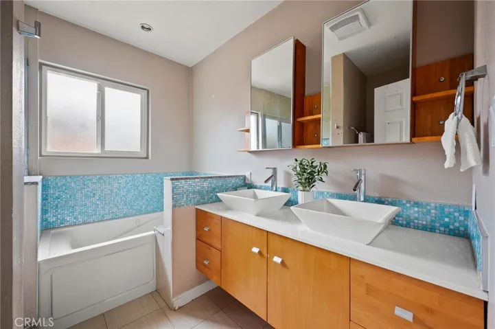 7027 Gloria Avenue, Lake Balboa, California 91406