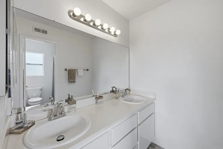2633 Regent Road, Carlsbad, California 92010