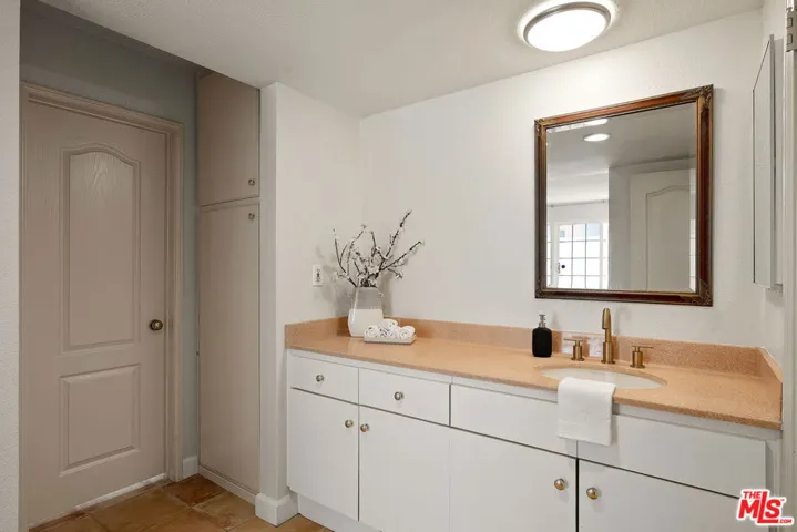 5050 Coldwater Canyon Avenue 203, Sherman Oaks, California 91423